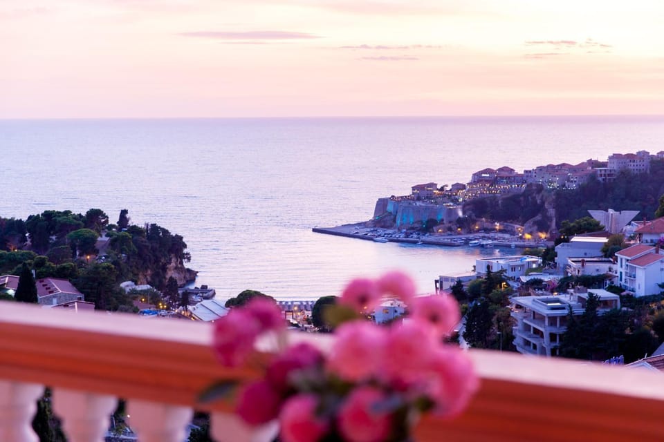 Off site, Day, Night, Summer, On site, City view, City view, Sea view, Sea view, Sunset