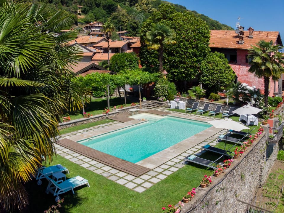 Lake view, Swimming pool