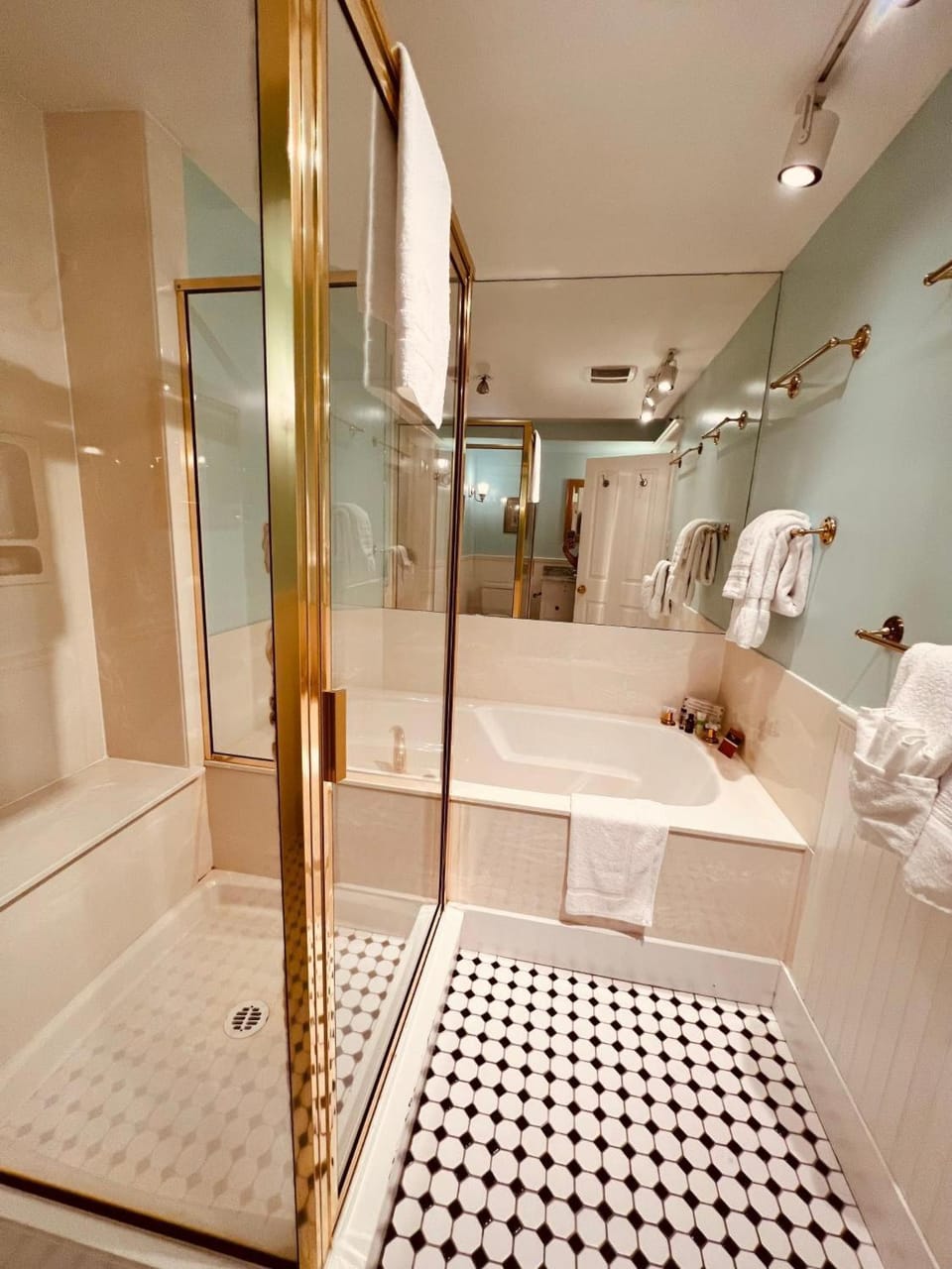 Toilet, Dining area