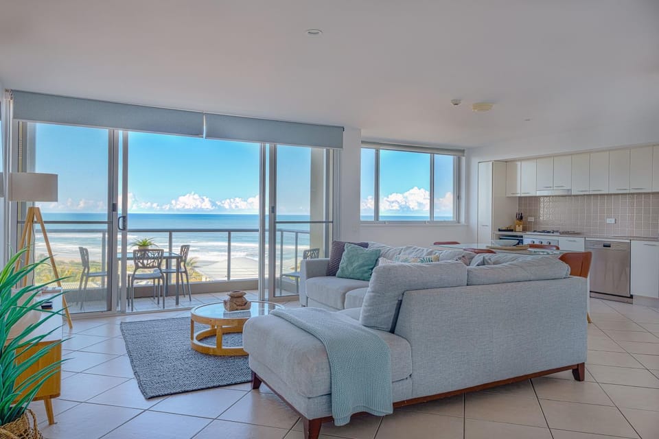 View (from property/room), Balcony/Terrace, Living room