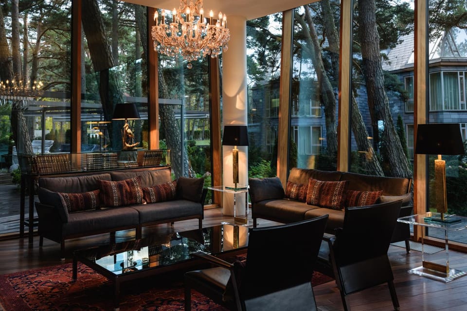 Living room, Seating area