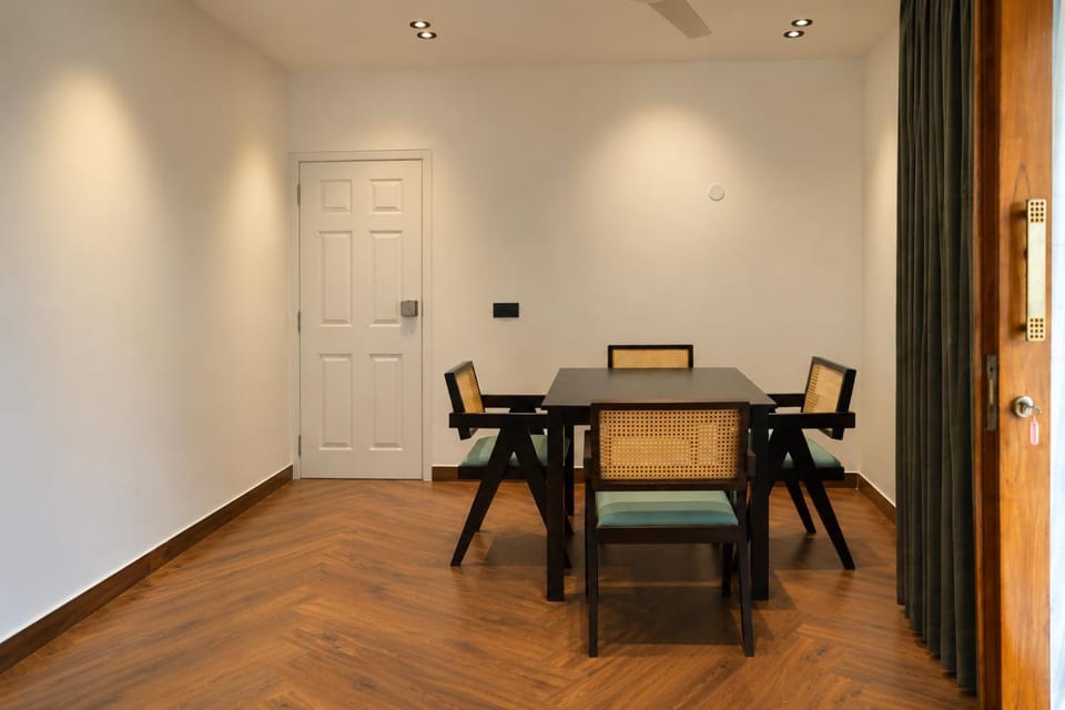 Seating area, Dining area, Dinner