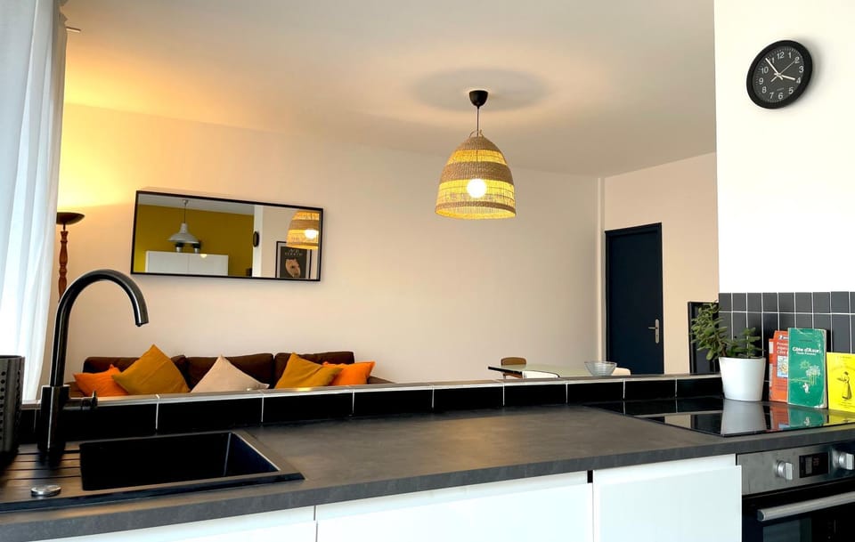 Hyper Centre Sanary 3 chambres parking balcon clim wifi Apartment in Sanary-sur-Mer