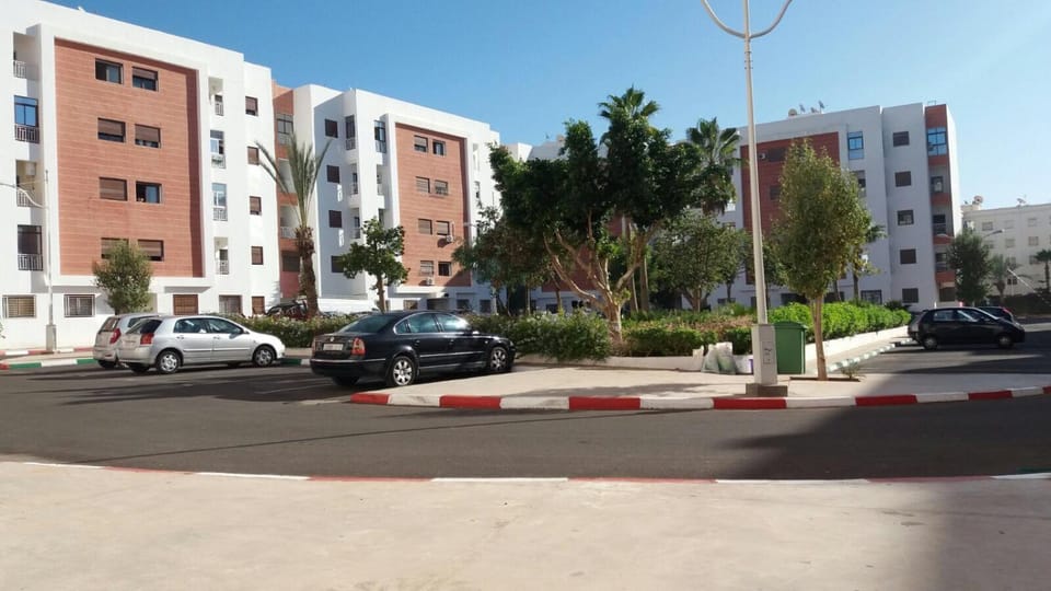 Property building, Neighbourhood, Garden, Street view, Parking