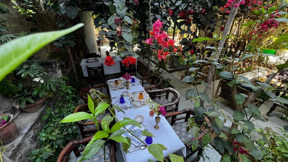 Restaurant/places to eat, Food and drinks, Dining area, Food