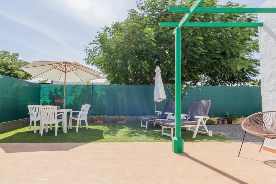 Garden, Dining area, sunbed