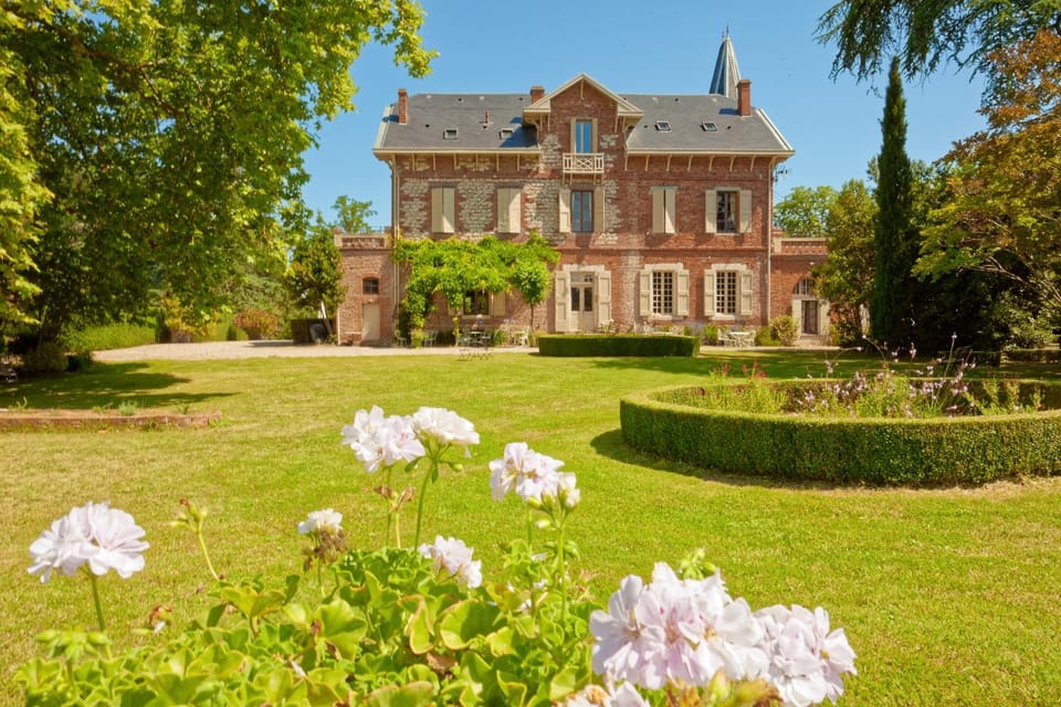 Facade/entrance, Garden view