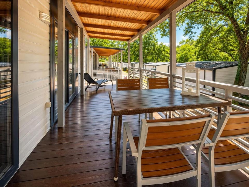 SUNNY Mobile Homes Bijela Uvala Campground/ 
RV Resort in Istria County