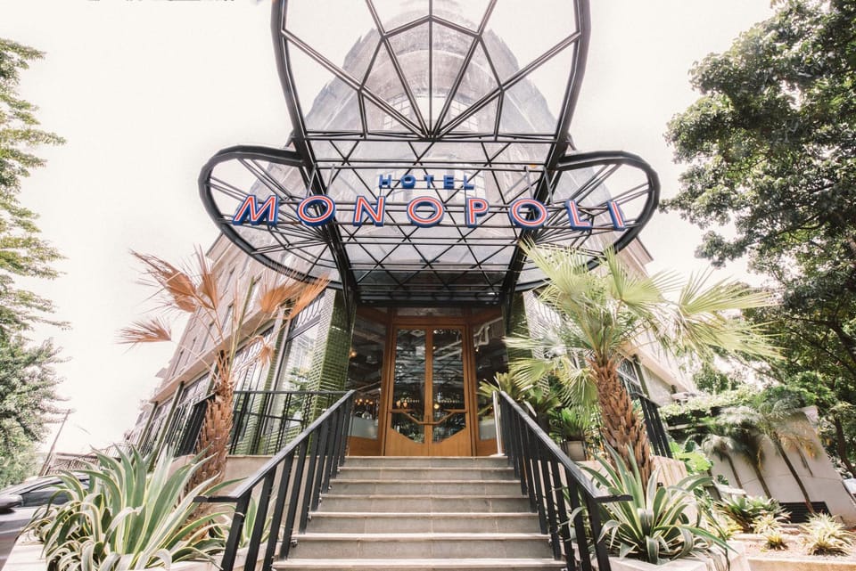 Facade/entrance