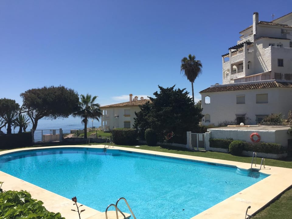 Property building, Swimming pool, Swimming pool