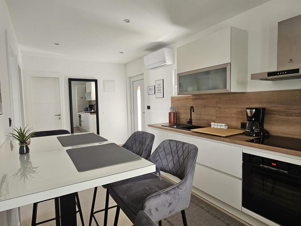 Apartment Krista Apartment in Okrug Gornji