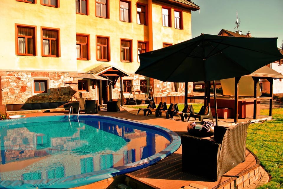 Swimming pool, Internal: Not applicable to any particular room