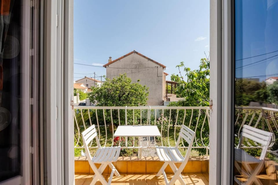 Studio Antibes - 5min des plages - Parking gratuit - Climatisation Apartment in Antibes