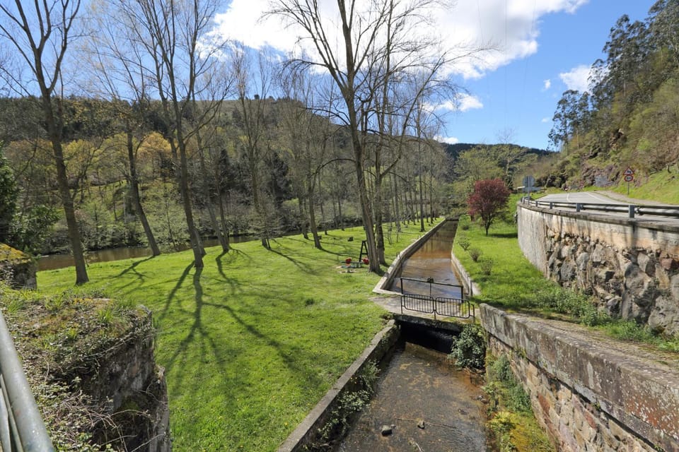 Nearby landmark, Neighbourhood, Natural landscape