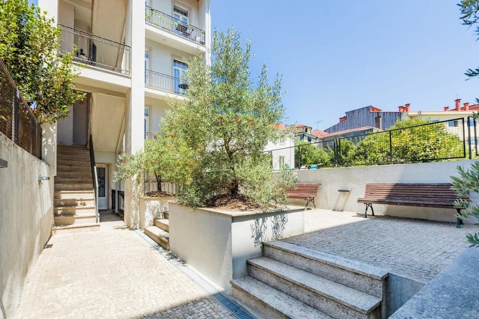 Stylish Studio w/ AC | Central Porto Apartment in Porto