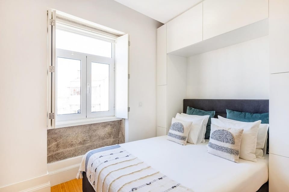 Stylish Studio w/ AC | Central Porto Apartment in Porto