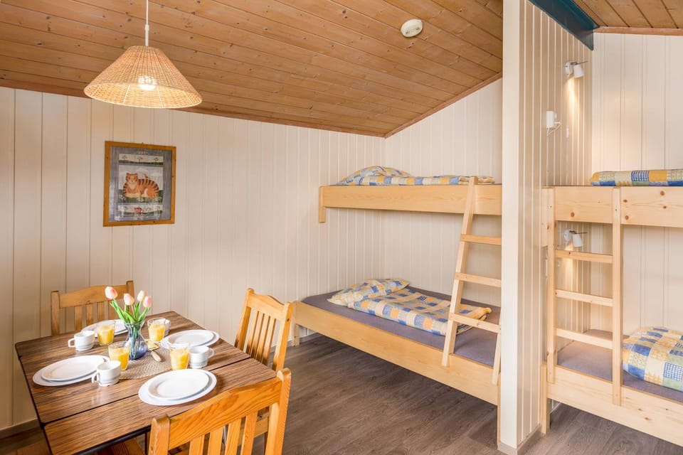 Dining area, bunk bed