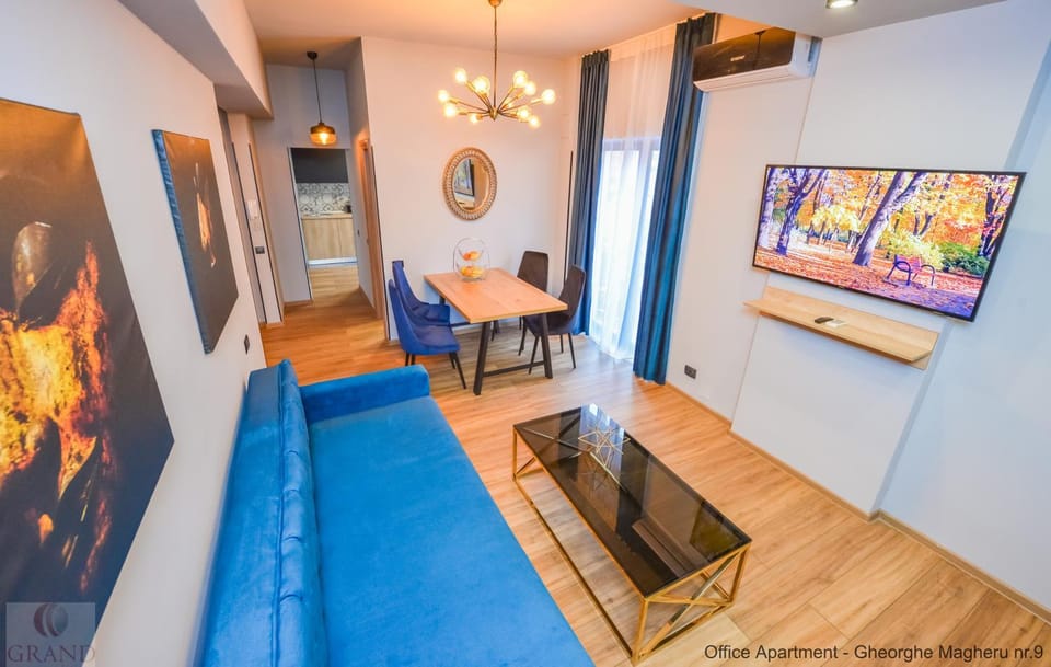 TV and multimedia, Living room, Seating area, Dining area
