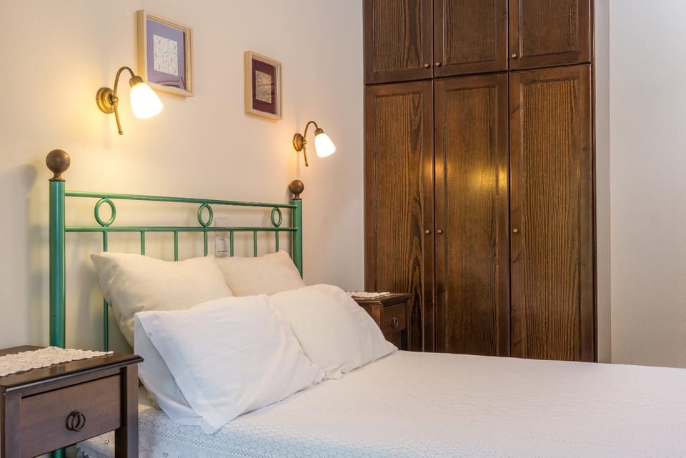Bed, Photo of the whole room, Bedroom, wardrobe