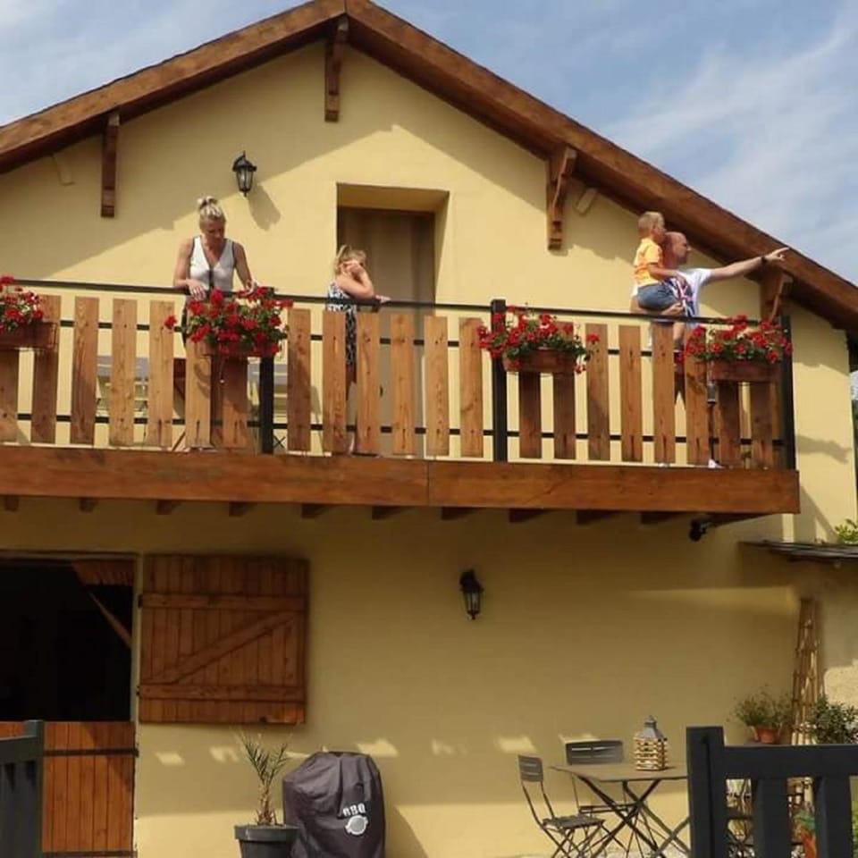 Facade/entrance, Balcony/Terrace