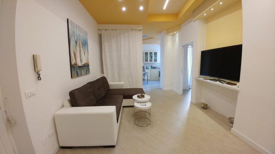 Communal lounge/ TV room, TV and multimedia, Living room