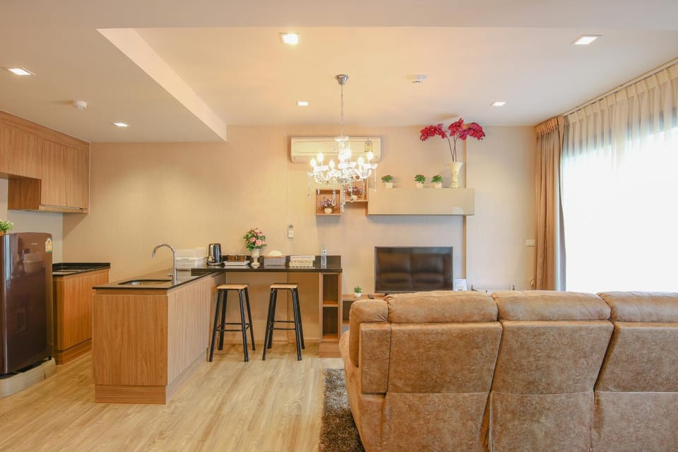 TV and multimedia, Coffee/tea facilities, Kitchen or kitchenette, Living room, Seating area, Dining area, Meals, Non alcoholic drinks