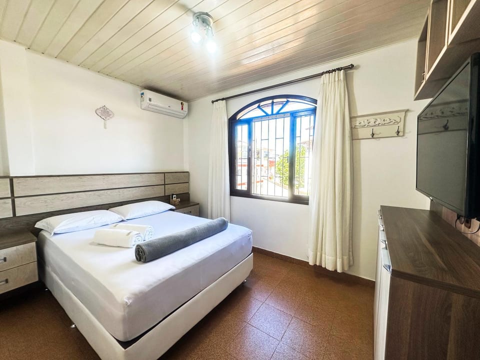 Bedroom, air conditioner