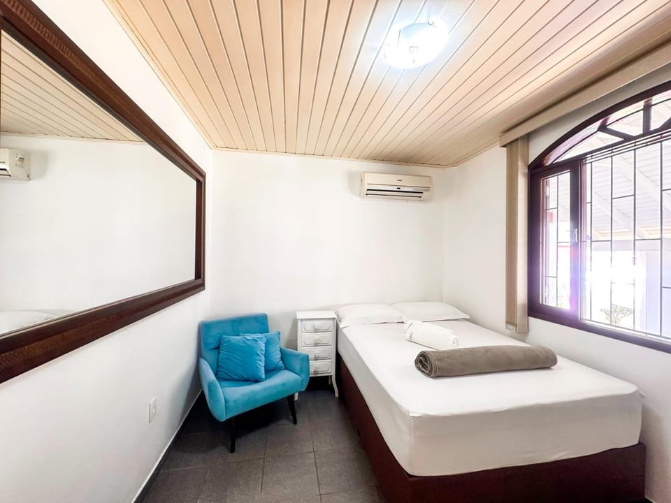 Bedroom, air conditioner