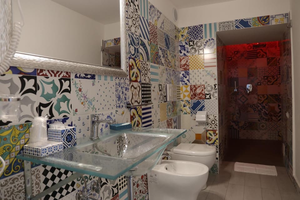 Shower, Toilet