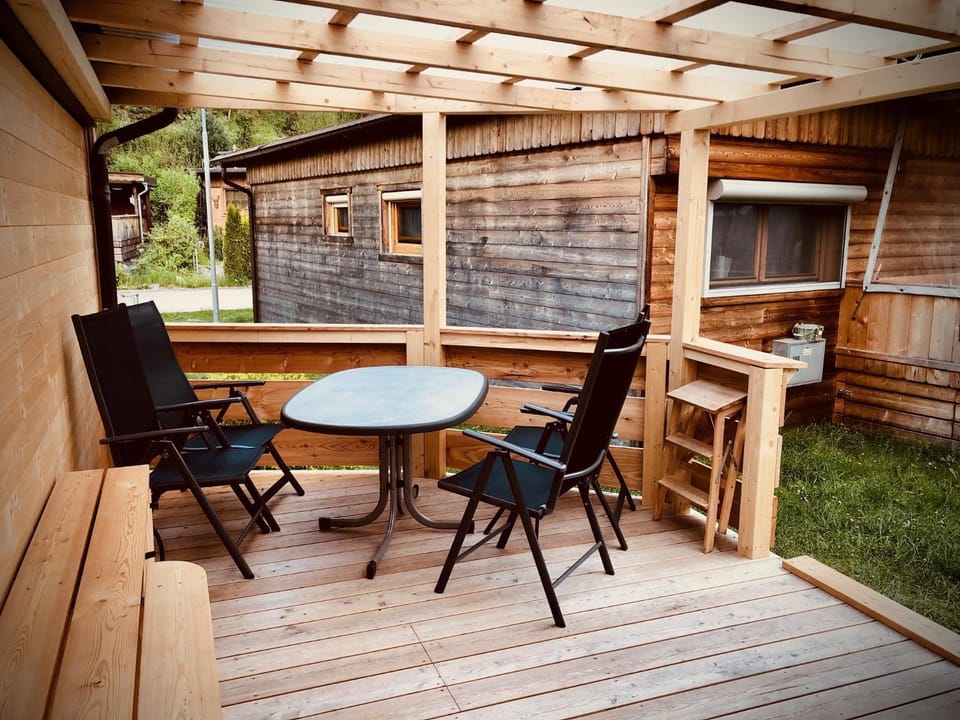 Mountainview Lodge - Chalet im Zillertal direkt am 5 Sterne Campingplatz Aufenfeld mit Hallenbad und Sauna Campground/ 
RV Resort in Tyrol