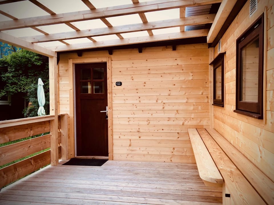 Mountainview Lodge - Chalet im Zillertal direkt am 5 Sterne Campingplatz Aufenfeld mit Hallenbad und Sauna Campground/ 
RV Resort in Tyrol