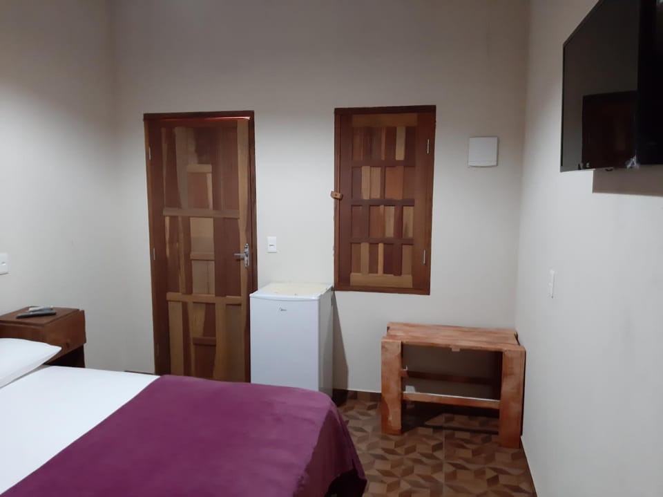 Bed, minibar