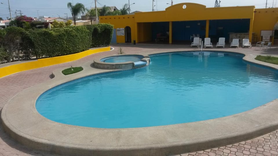 Swimming pool