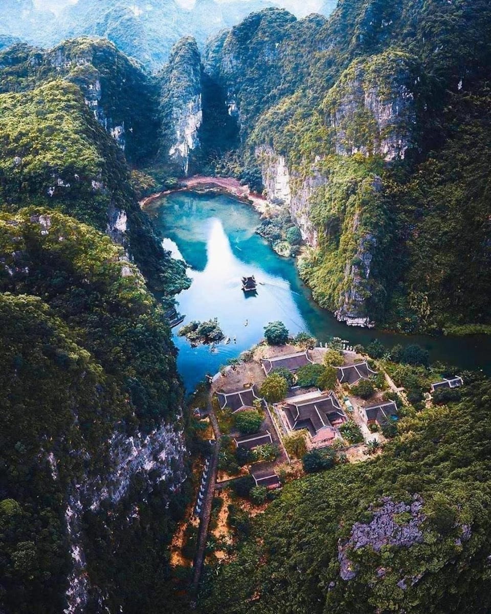 Nearby landmark, Natural landscape
