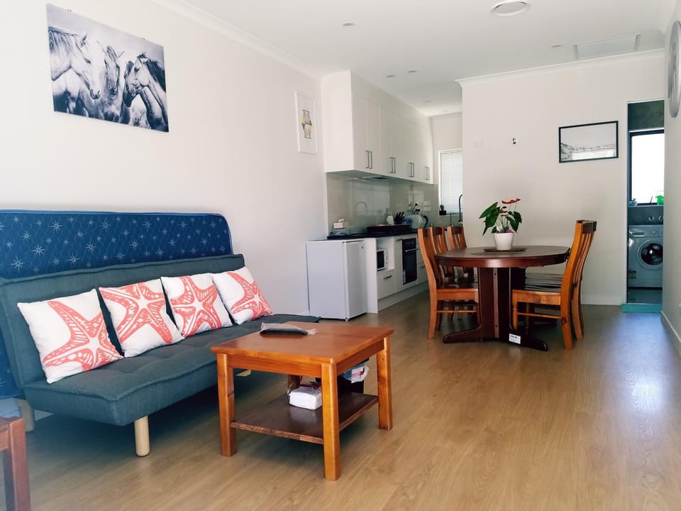 New Smart Home Nearby Plaza Vacation rental in Auckland