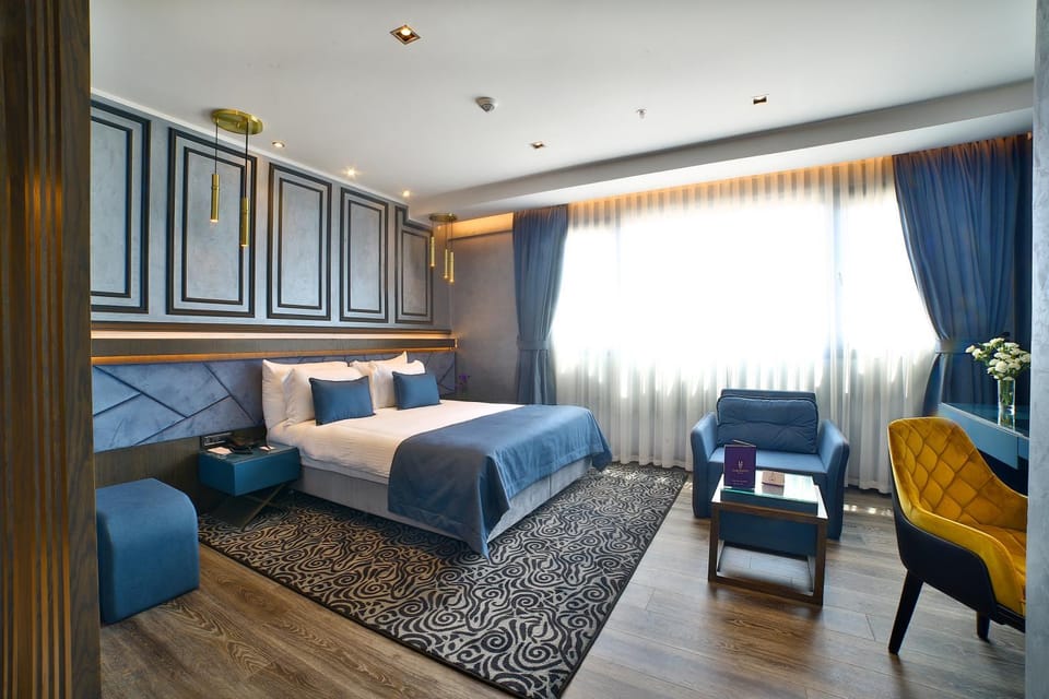 Photo of the whole room, Decorative detail