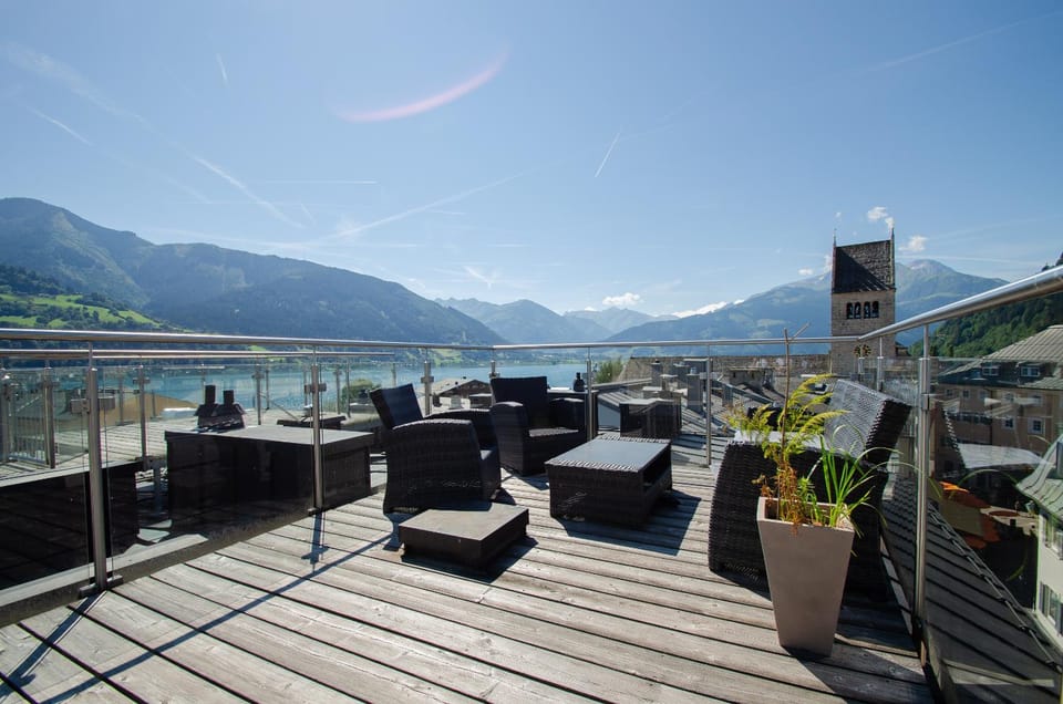 Balcony/Terrace, Lake view, Mountain view