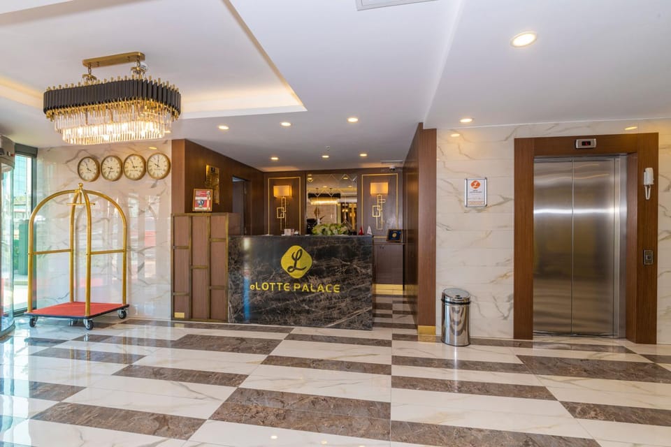 Facade/entrance, Lobby or reception, elevator