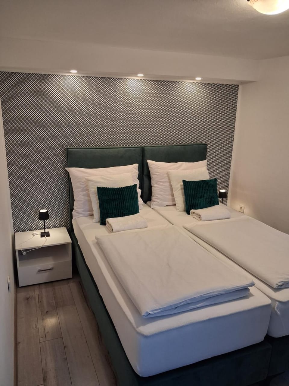 Bed, Photo of the whole room, Bedroom, towels