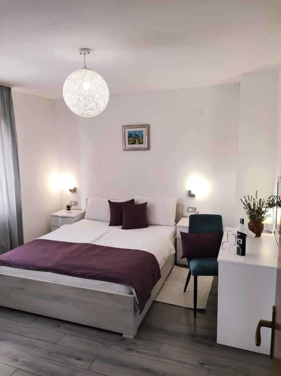Bed, Photo of the whole room, Bedroom