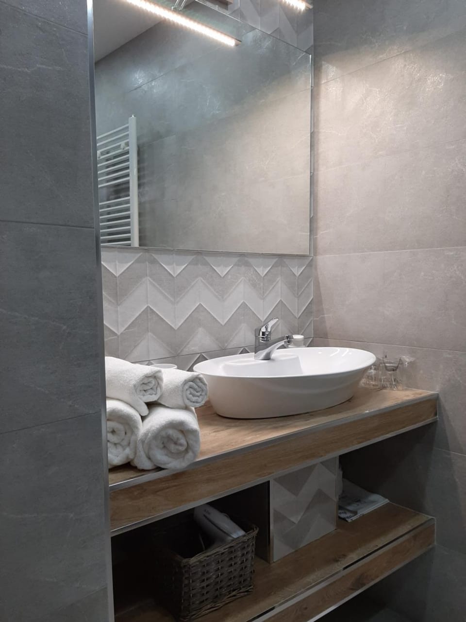 Toilet, Bathroom, towels
