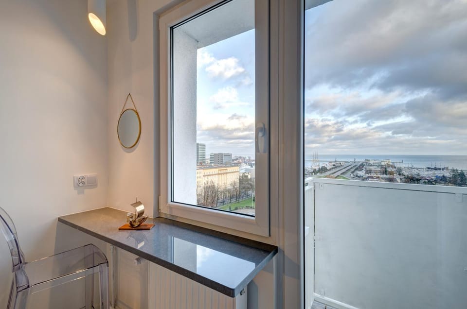 View (from property/room), Photo of the whole room, Decorative detail, City view, Sea view