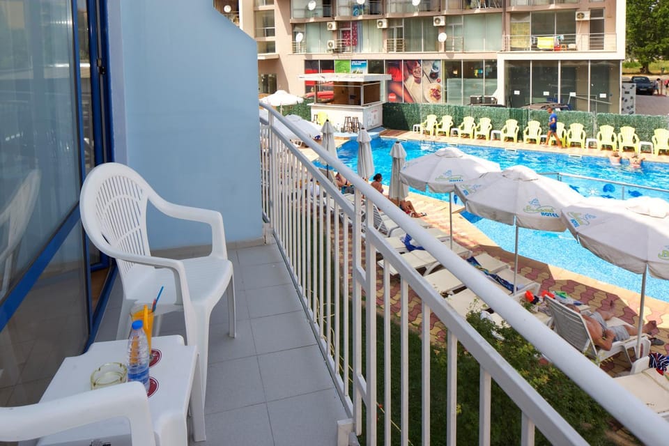 Balcony/Terrace, Pool view
