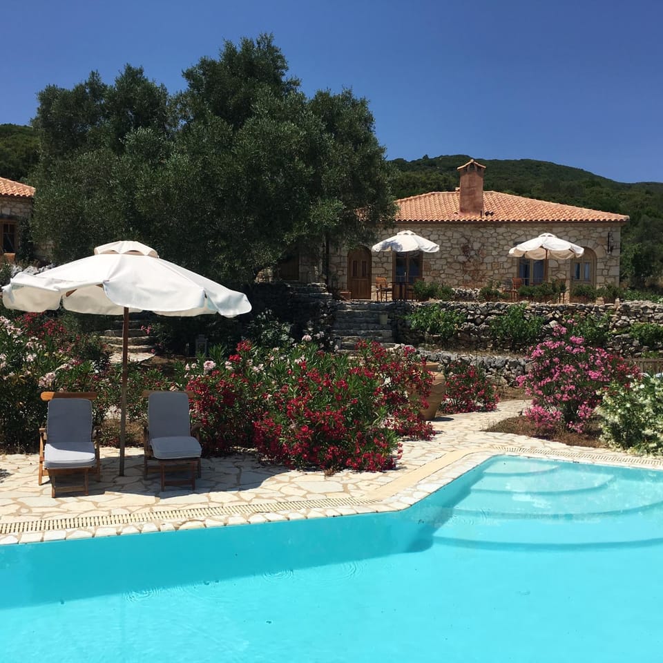 Property building, Natural landscape, Garden, Garden view, Mountain view, Pool view, Swimming pool, sunbed