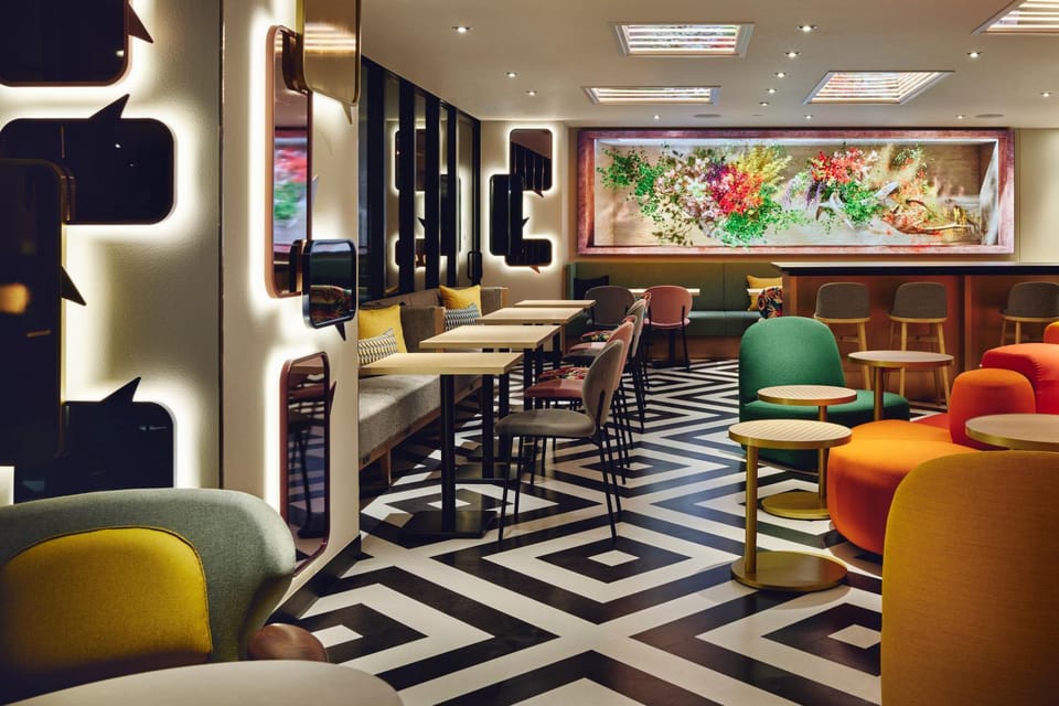 Restaurant/places to eat, Food and drinks, Seating area, Dining area, Food