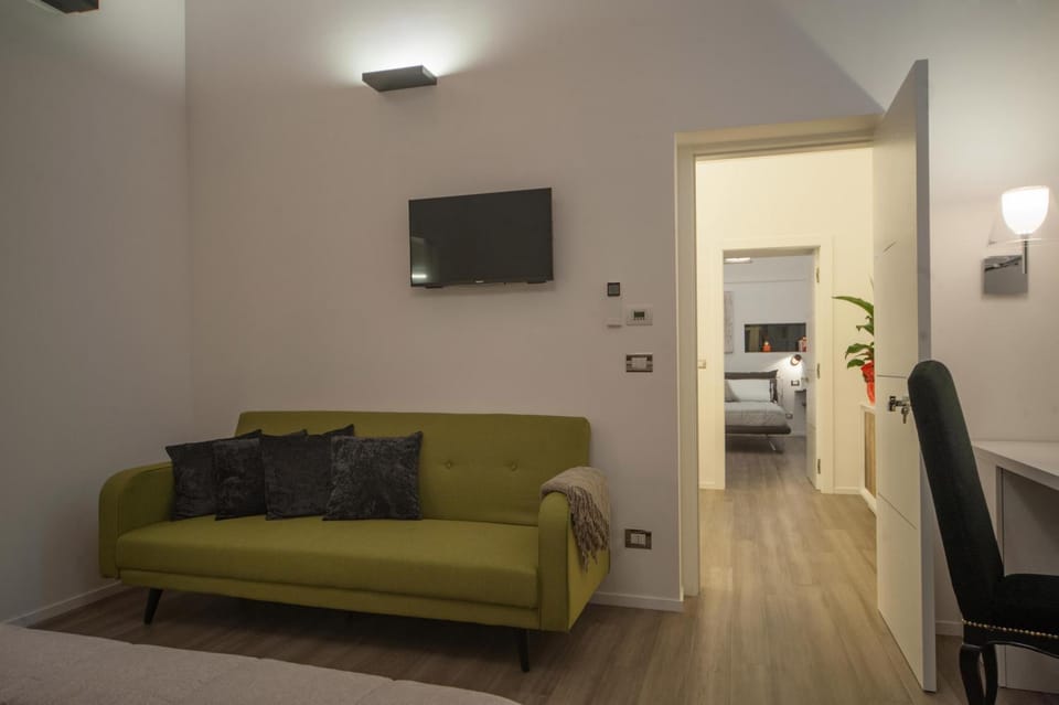 Bed, TV and multimedia