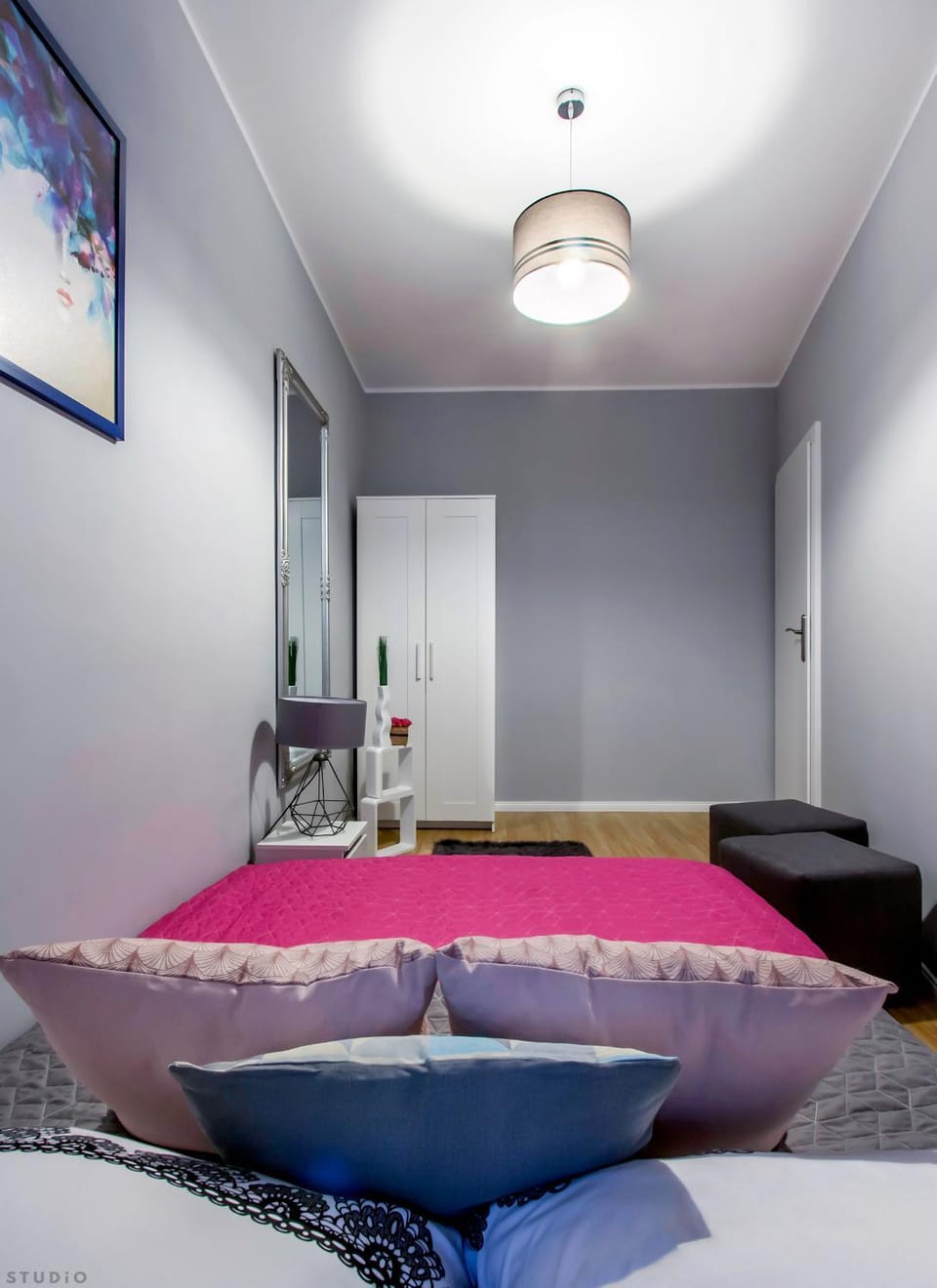 Photo of the whole room, Bedroom