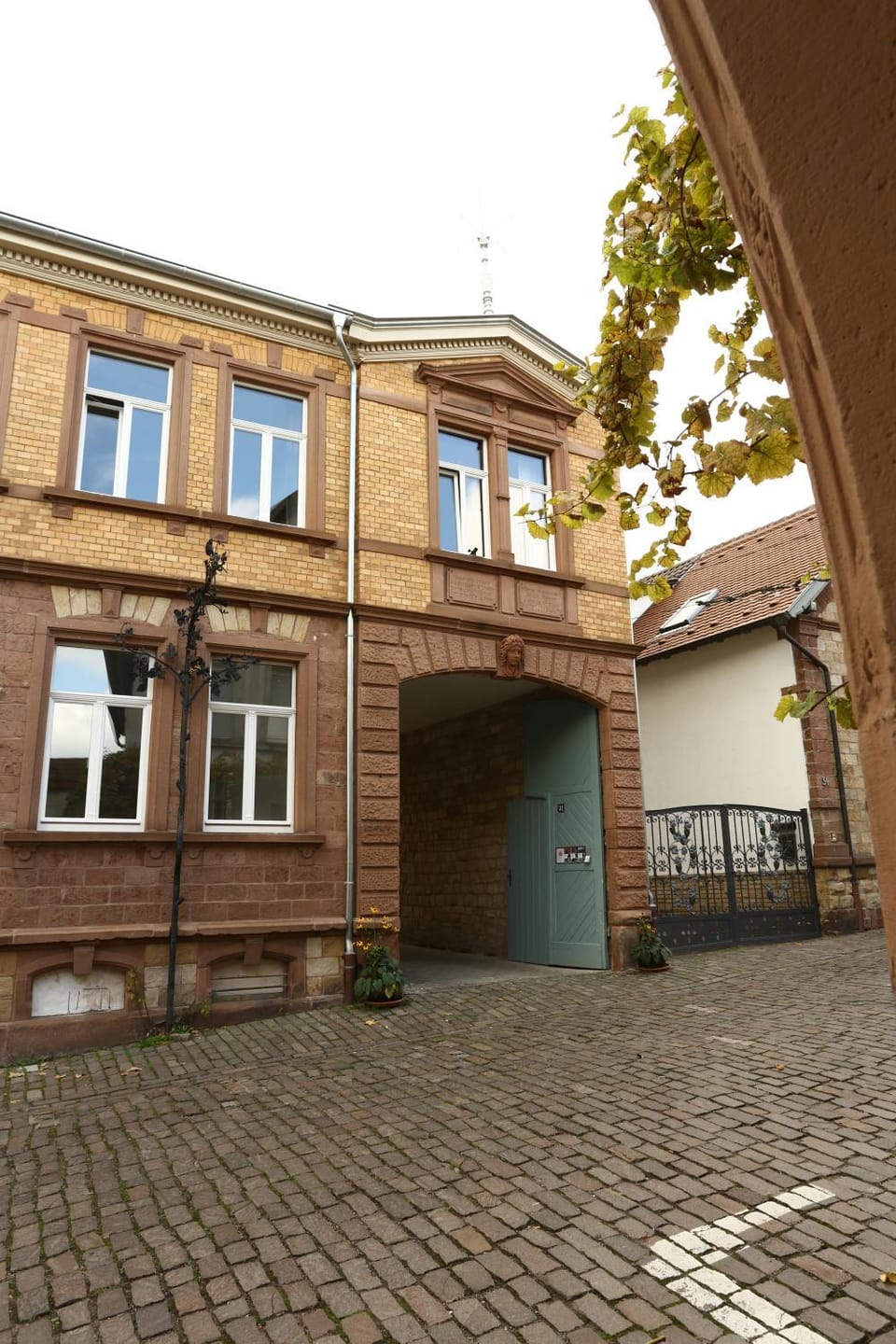 Facade/entrance