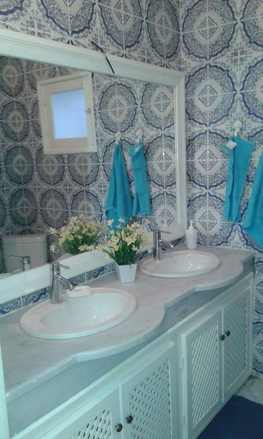 Bathroom, Decorative detail