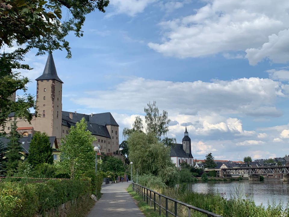 Nearby landmark, Neighbourhood